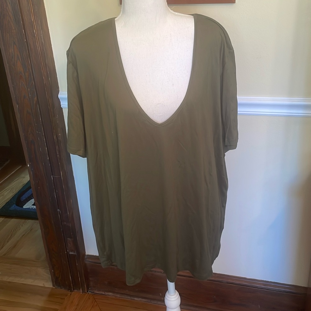 SHEIN Curve V neck -short sleeve T shirt - never worn - in original packaging